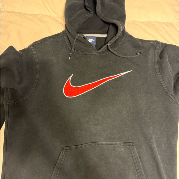Vintage Y2K Nike Black with Red Center Swoosh Hoodie in size Large - Picture 2 of 5